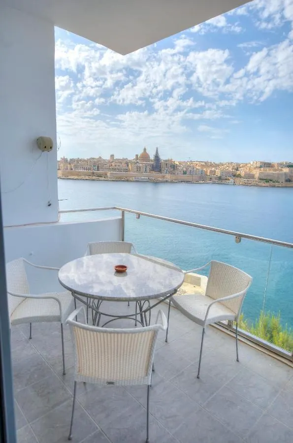 Bright And Spacious 3 Bedroom Apartment With Breathtaking Views - Goslm-5 Sliema