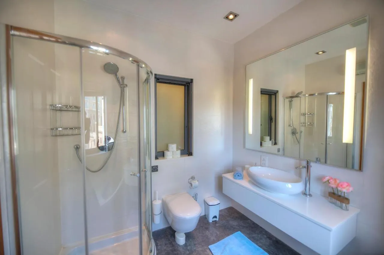 Bright And Spacious 3 Bedroom Apartment With Breathtaking Views - Goslm-5 Sliema