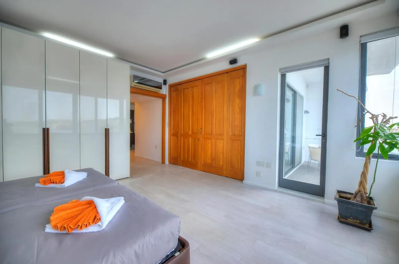 Bright And Spacious 3 Bedroom Apartment With Breathtaking Views - Goslm-5 Sliema