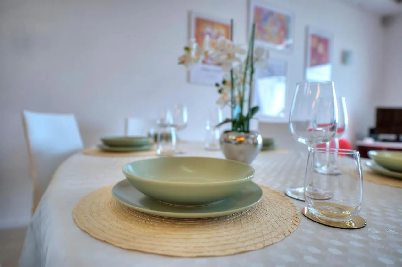 Bright And Spacious 3 Bedroom Apartment With Breathtaking Views - Goslm-5 Sliema