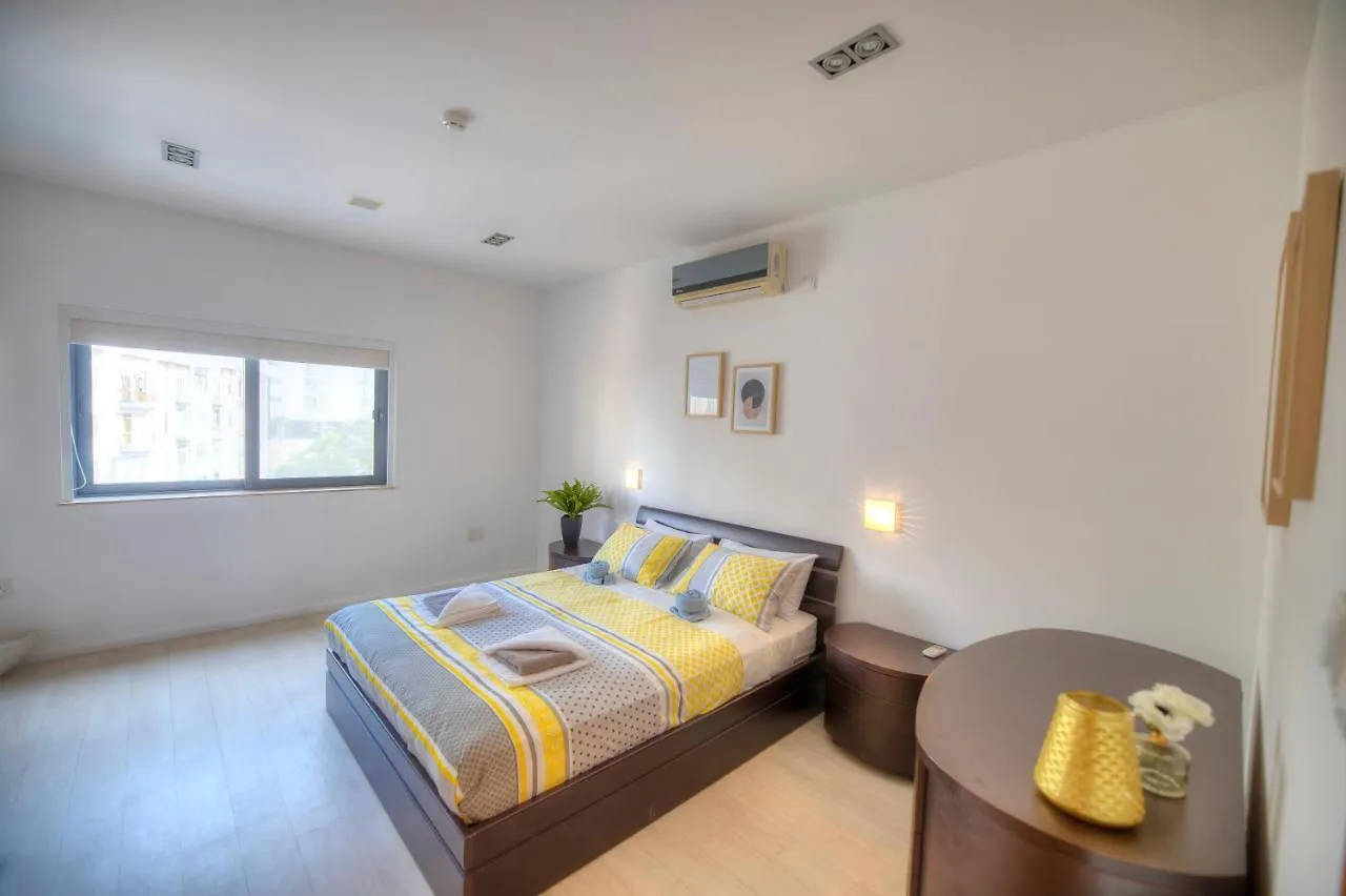 Bright And Spacious 3 Bedroom Apartment With Breathtaking Views - Goslm-5 Sliema 0*,  Malta
