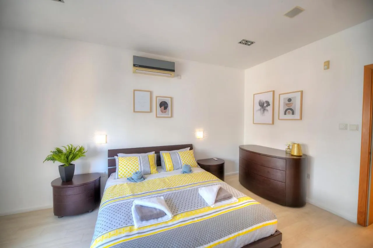 Bright And Spacious 3 Bedroom Apartment With Breathtaking Views - Goslm-5 Sliema