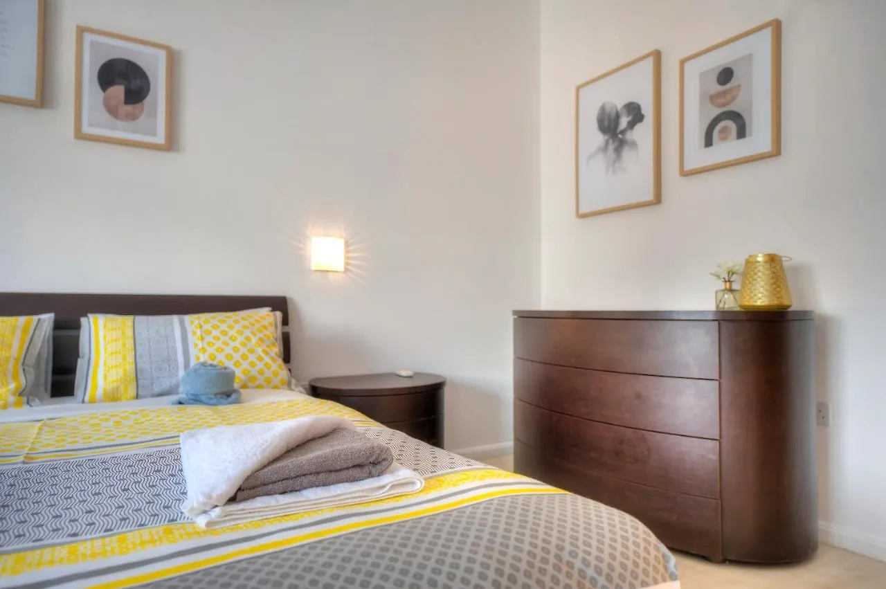 Bright And Spacious 3 Bedroom Apartment With Breathtaking Views - Goslm-5 Sliema