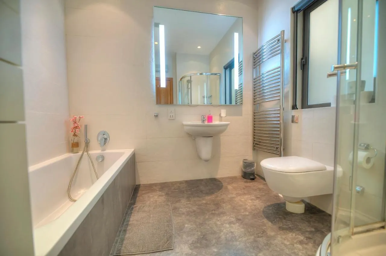 Bright And Spacious 3 Bedroom Apartment With Breathtaking Views - Goslm-5 Sliema 0*,