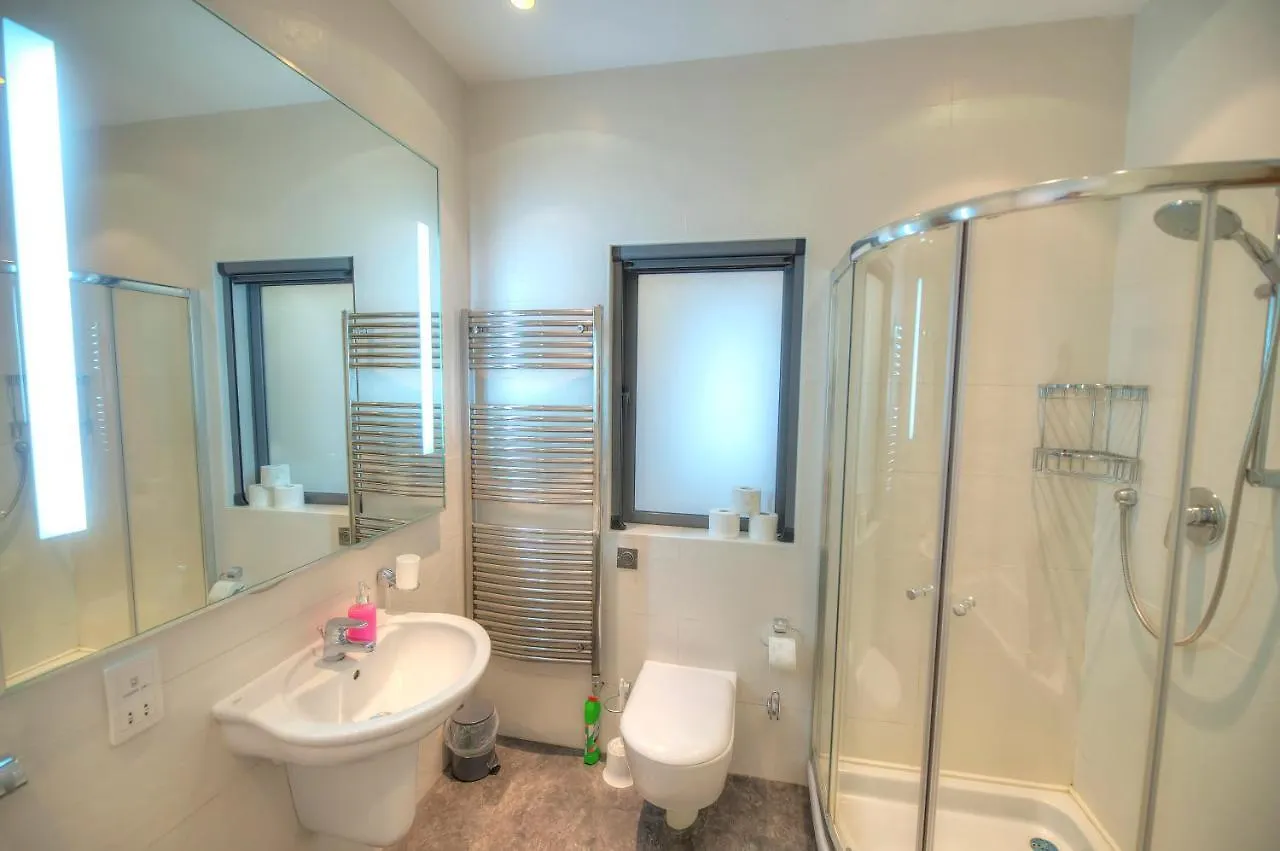 Bright And Spacious 3 Bedroom Apartment With Breathtaking Views - Goslm-5 Sliema